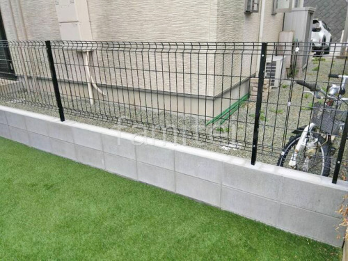 ブロック塀 (化粧ブロック) 太陽エコブロックス 普通CB スチールメッシュ フェンス YKKAP イーネット3F型 スチール柱 境界・メッシュ