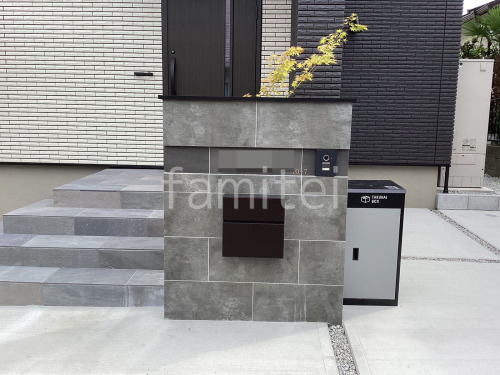 モダン門柱 手すり LIXIL アーキレール 植栽 シンボルツリー コハウチワカエデ壁タイル貼り タカショー セラレバンテ アクセントタイル タカショー モーディカ 笠木 LIXIL コーピング 郵便受けポスト YKKAP エクステリアポストT10型