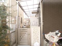 勝手口屋根 フラットテラス屋根1階 土間コンクリート
