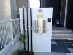 ホワイト門柱 塗り壁 四国化成 パレット塗装 木製調アルミ格子部材 TAKASHOタカショー エバーアートウッド アクセントラインデザイン