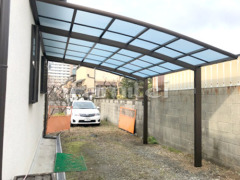 雨除け屋根 YKKレイナベーカポート1階