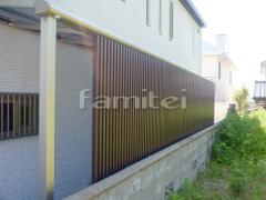 木製調目隠しフェンス塀 格子ウッド 雨除け屋根 フラットテラス1階