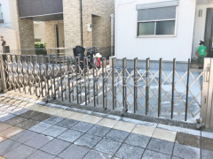 伸縮門扉 玄関門扉 既存門柱移設 ベランダ屋根