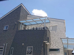ベランダ屋根 フラットテラス屋根 2階用 F型 カーポート プライスポート 1台用(単棟) R型アール屋根 目隠しパネル(側面 サイド)1段