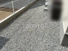 犬走り 防犯砂利敷き バラス砕石 防草シート加工