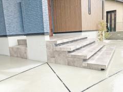 玄関アプローチ 浮遊階段(蹴込み階段) 床タイル貼り ニッタイ工業 ロマーニII