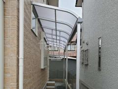 1階テラス屋根 連棟 (雨除け) YKKAP ソラリアR アール屋根 スタンダード 壁付