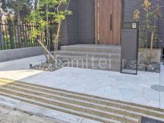 玄関アプローチ 床石貼り 乱形石 石英岩