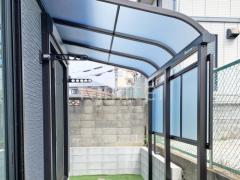 1階テラス屋根 (雨除け) YKKAP ソラリアR アール屋根 スタンダード 壁付