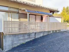 1階テラス屋根 (雨除け) YKKAP ソラリアR アール屋根 スタンダード 壁付 アルミ形材 フェンス LIXIL 木製調AA YR1型 横格子(ランダム) 木調・ラティス